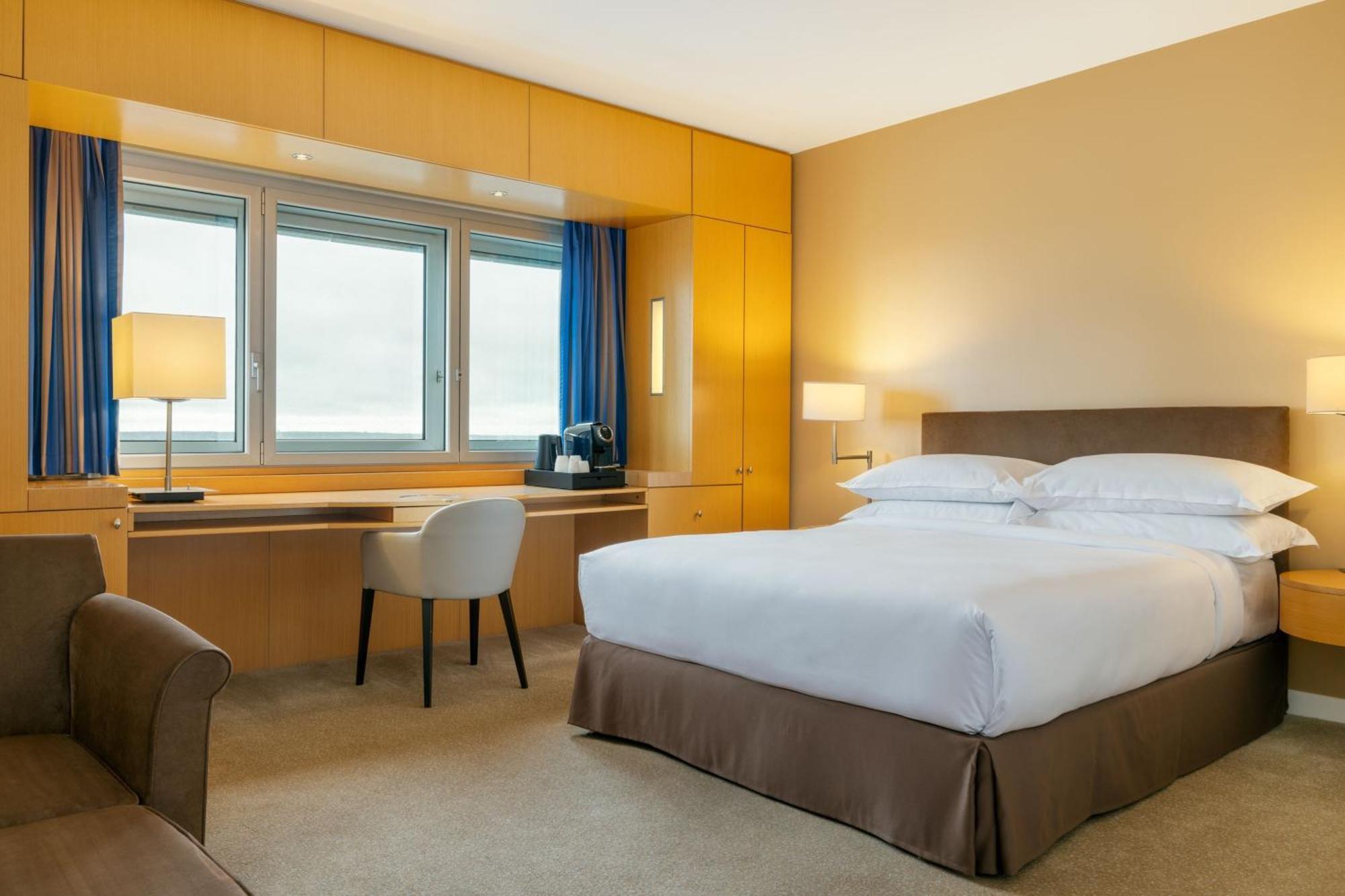 Sheraton Paris Charles De Gaulle Airport Hotel Le Mesnil-Amelot Exterior photo