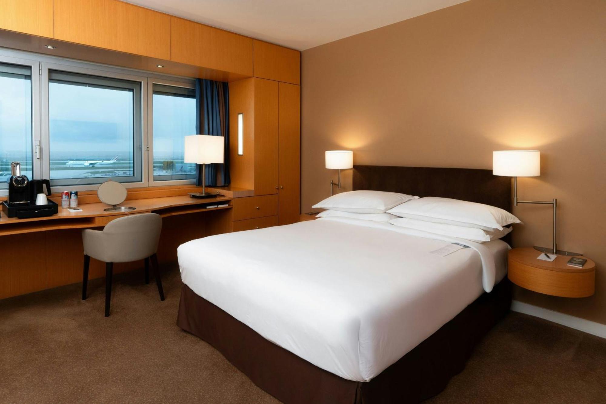 Sheraton Paris Charles De Gaulle Airport Hotel Le Mesnil-Amelot Exterior photo